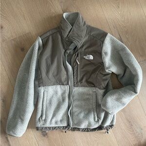 Women’s small north face